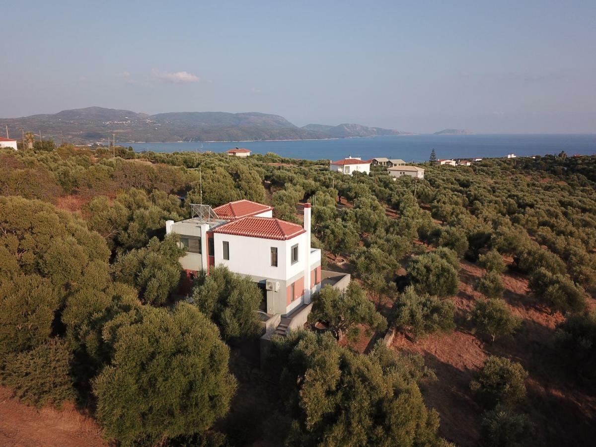 Liofyto - Stylish Villa With Views To Foinikounda Bay Kamária Екстериор снимка